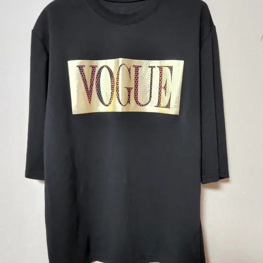 (새상품)VOGUE 면티셔츠