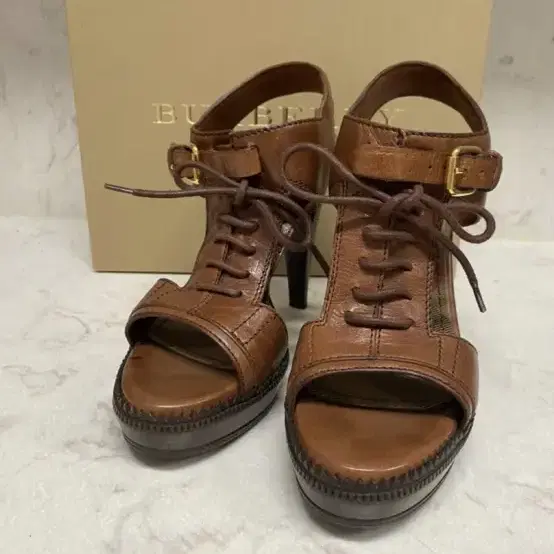 BURBERRY 버버리 샌들 힐 (245~250)