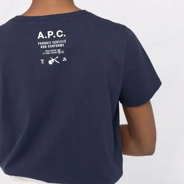 아페쎄 APC 반팔티