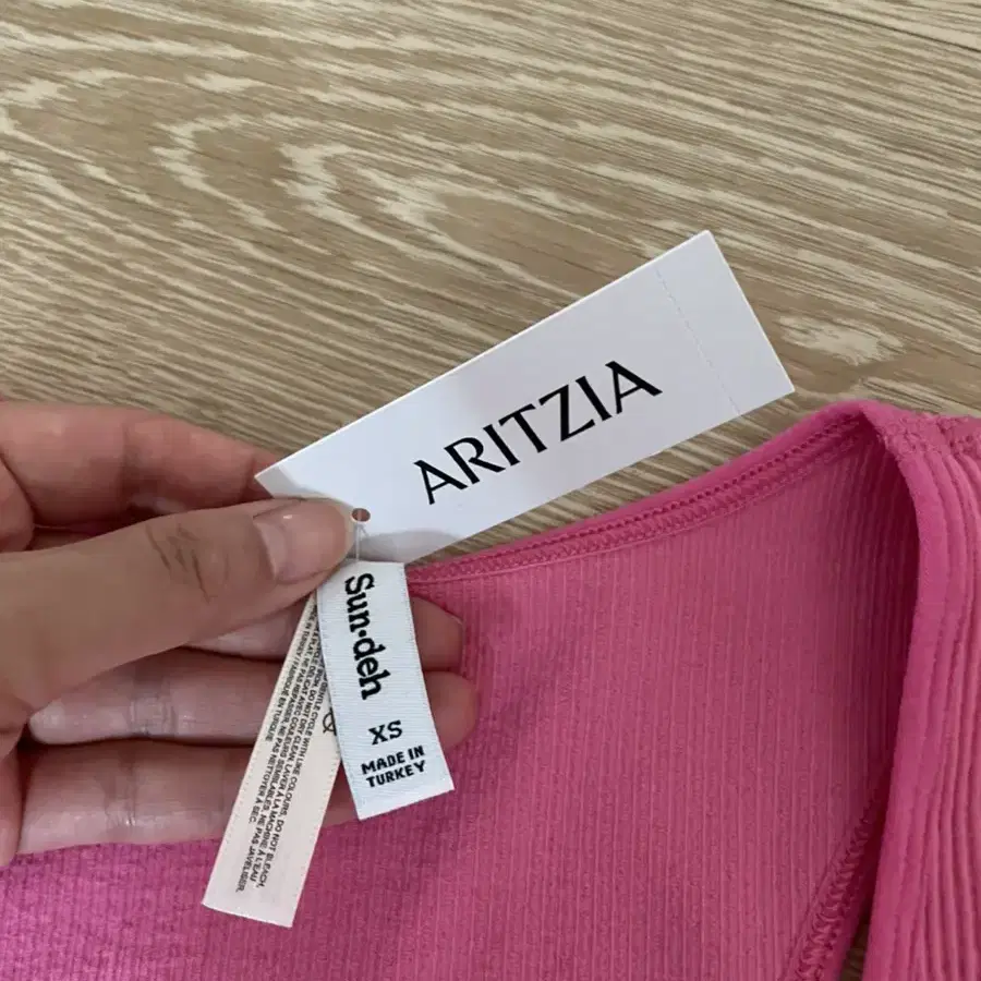 aritzia 신상품 크롭탑