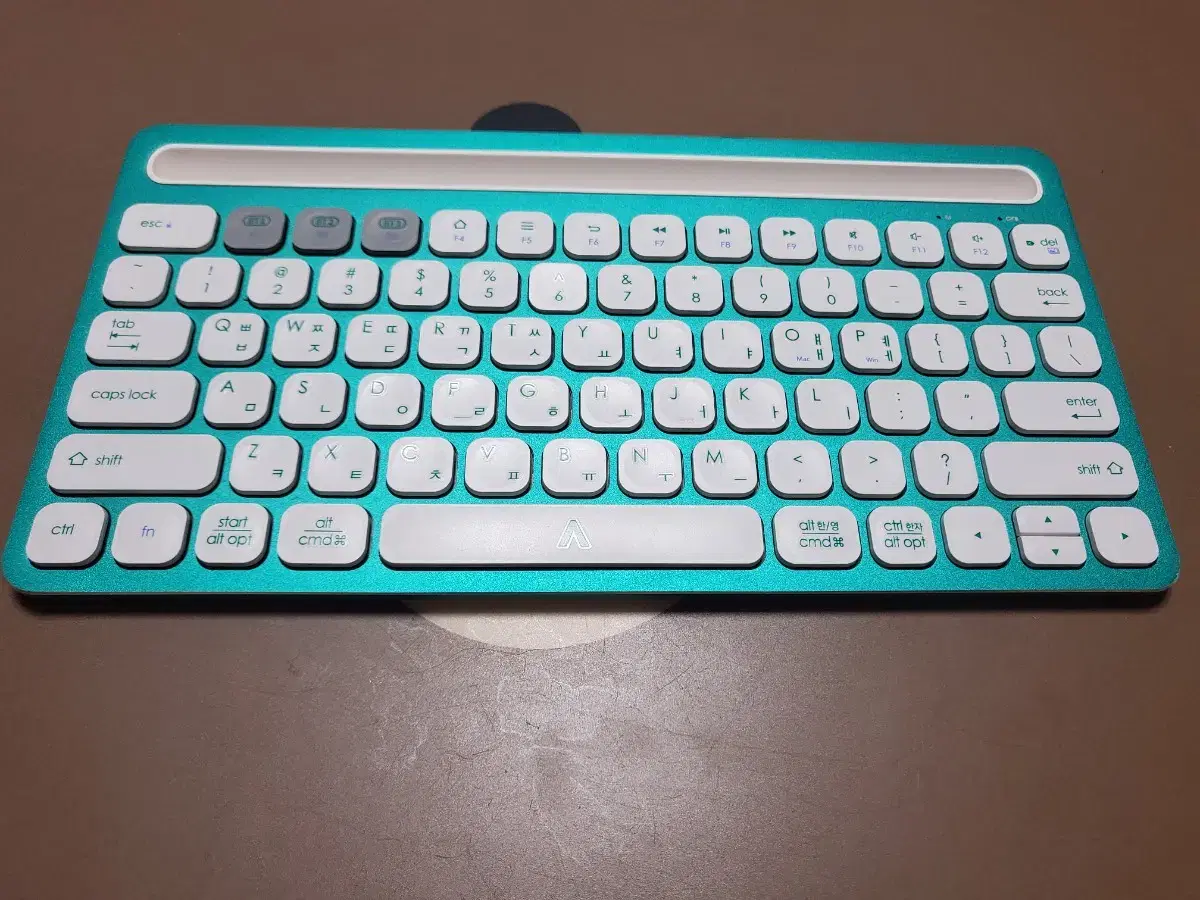 BLUETOOTH KEYBOARD MANLAP BK101