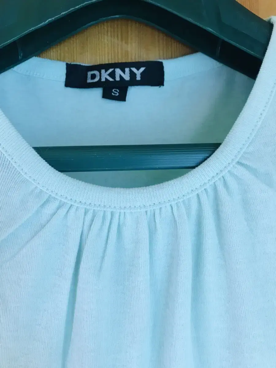 DKNY 큐빅 나시