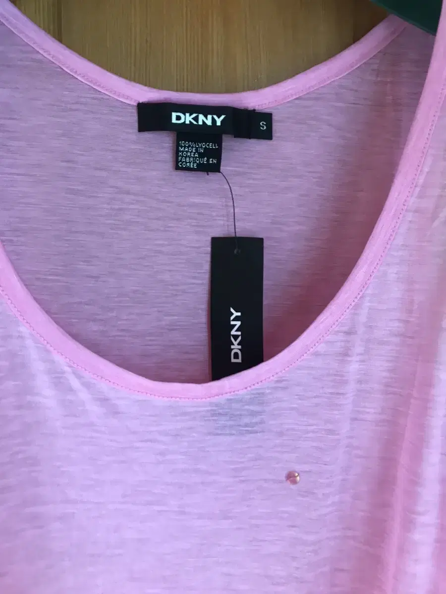 DKNY 핫핑크 비즈나시