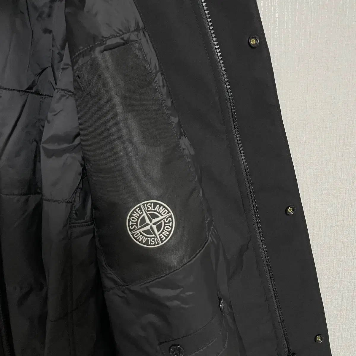 100-105 STONE ISLAND 스톤아일랜드 프리마로프트 코트 블랙