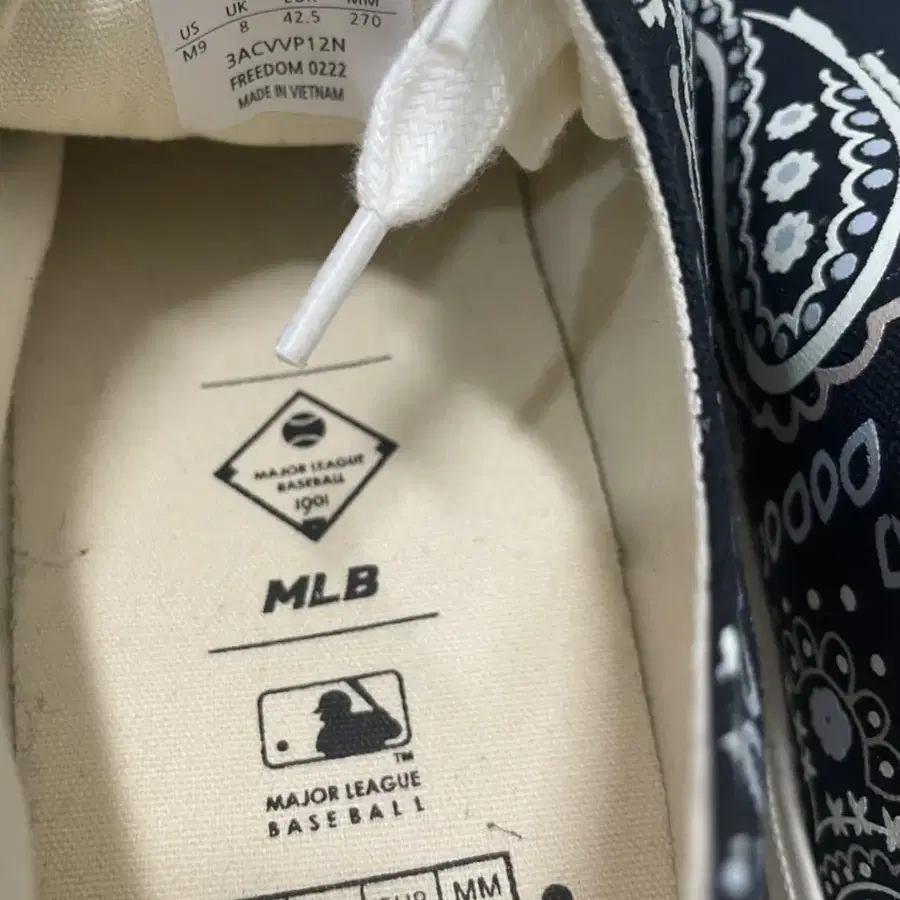 mlb 페이즐리 스니커즈 270mm