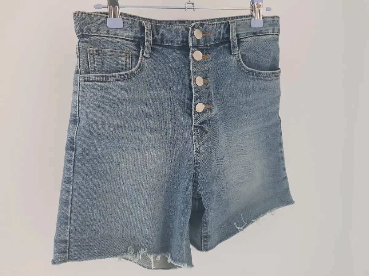 Denim Roll-up Shorts * (New product. Size M)