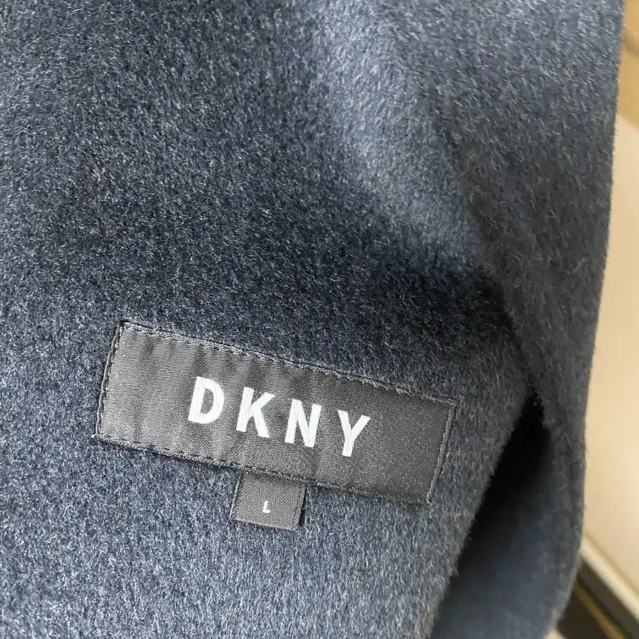 DKNY 로브코트