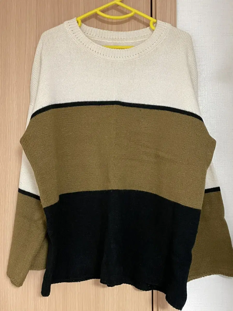 Tricolor knit