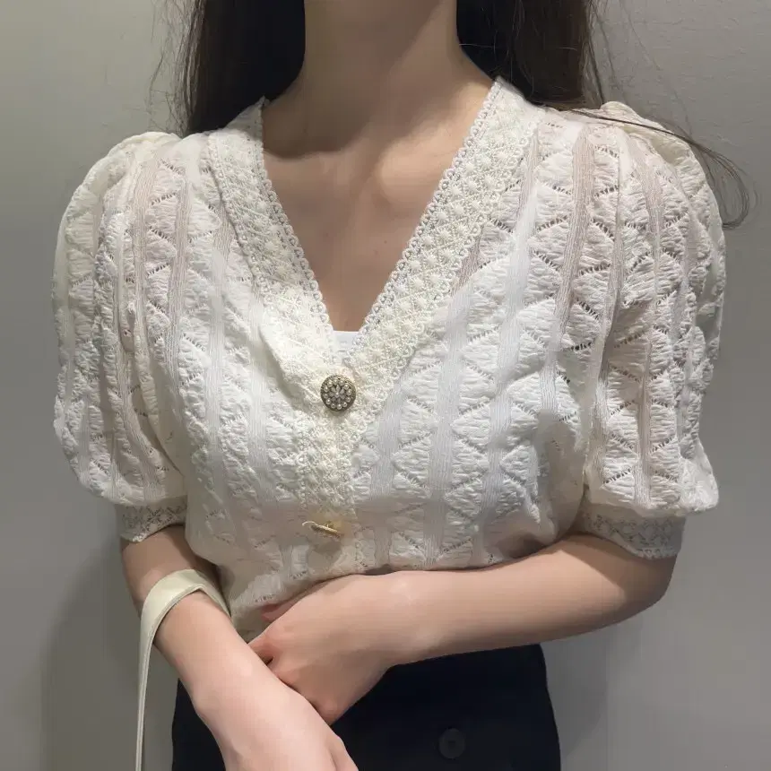 Blouse with flower pearls