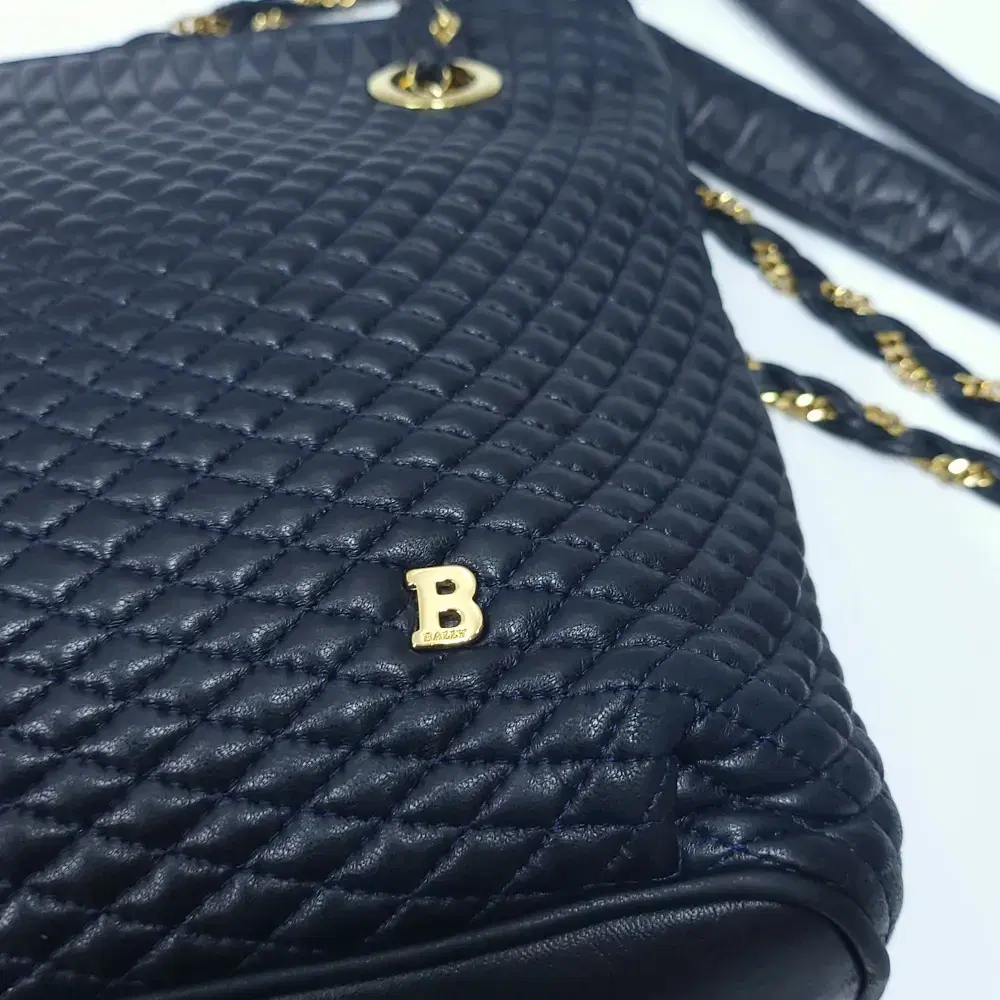 BALLY 발리 램스킨 라운드 퀼팅 태슬장식 금장체인 숄더백 B034