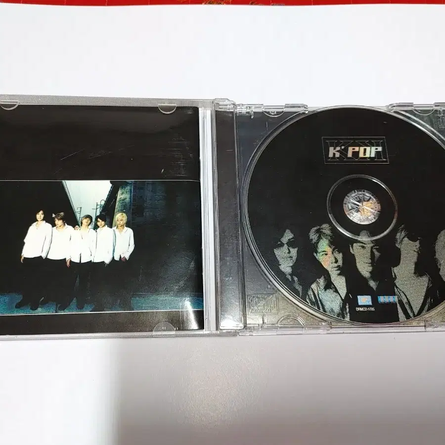 K POP   CD  (케이스 금간거 사진 참고)