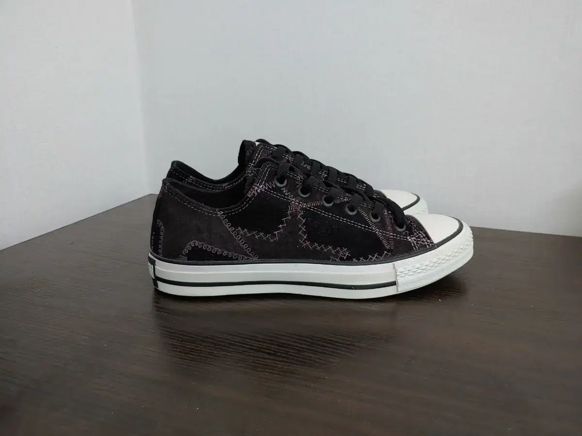 250 Converse Low Black Sneakers