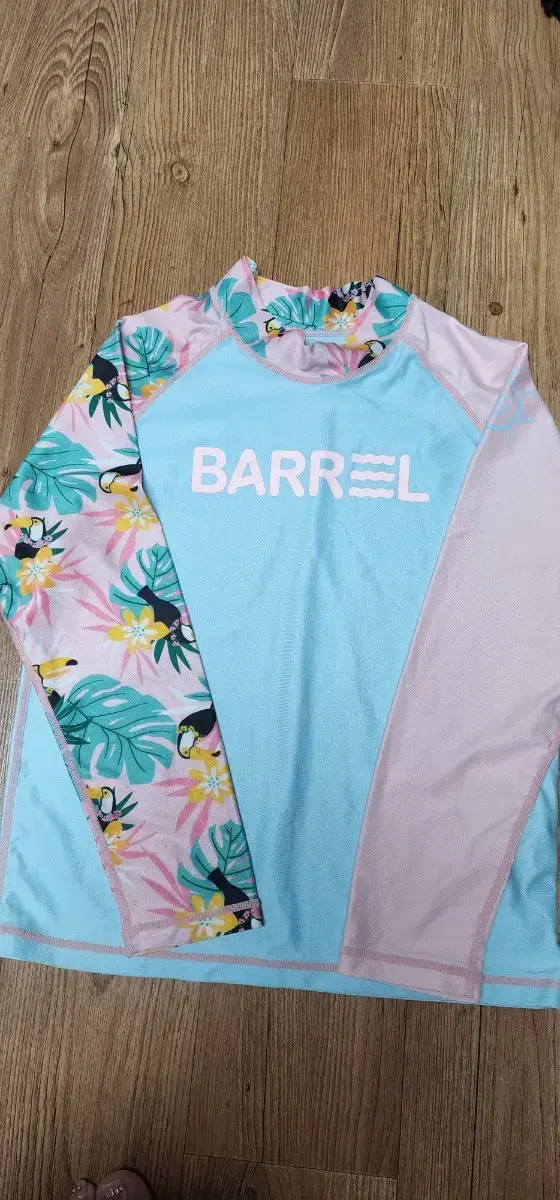 Barrel Girls Rashguard Set