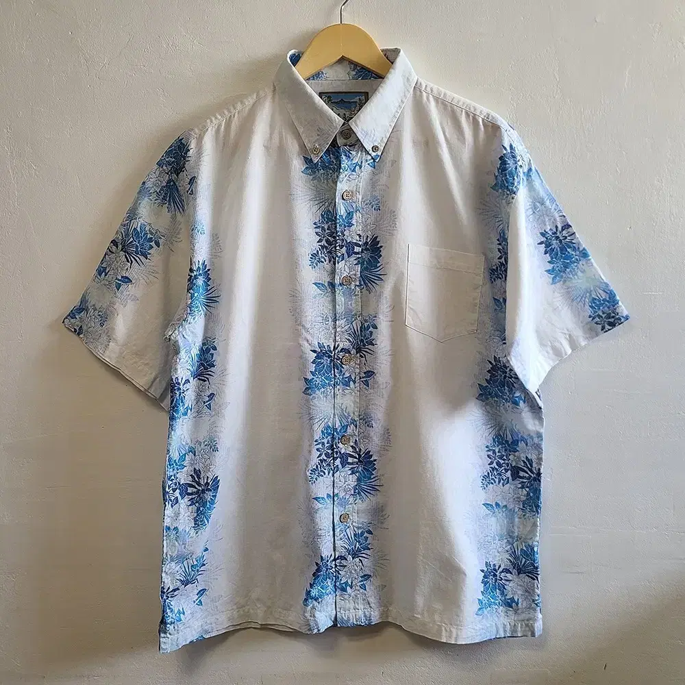 [110] Hawaiian shirt