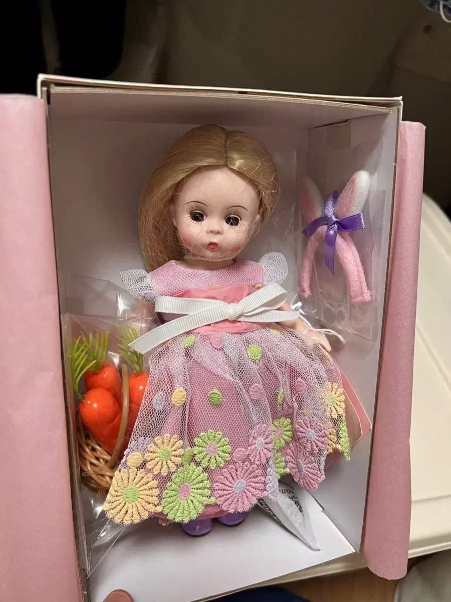 Free Shipping)FreeMadameAlexanderDecorativeDolls AntiqueDolls doll Easter