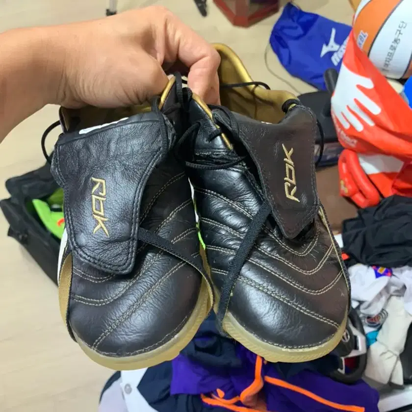 REEBOK Soccer/Indoor Soccer Shoes 풋살화,축구화,풋살화275 on Bunjang with safe