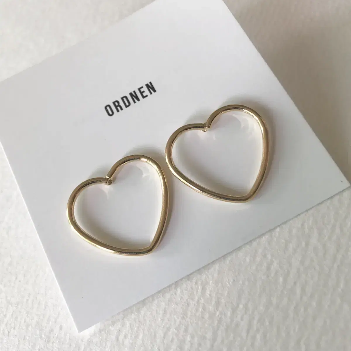 (Saegae) Heart Frame Earrings