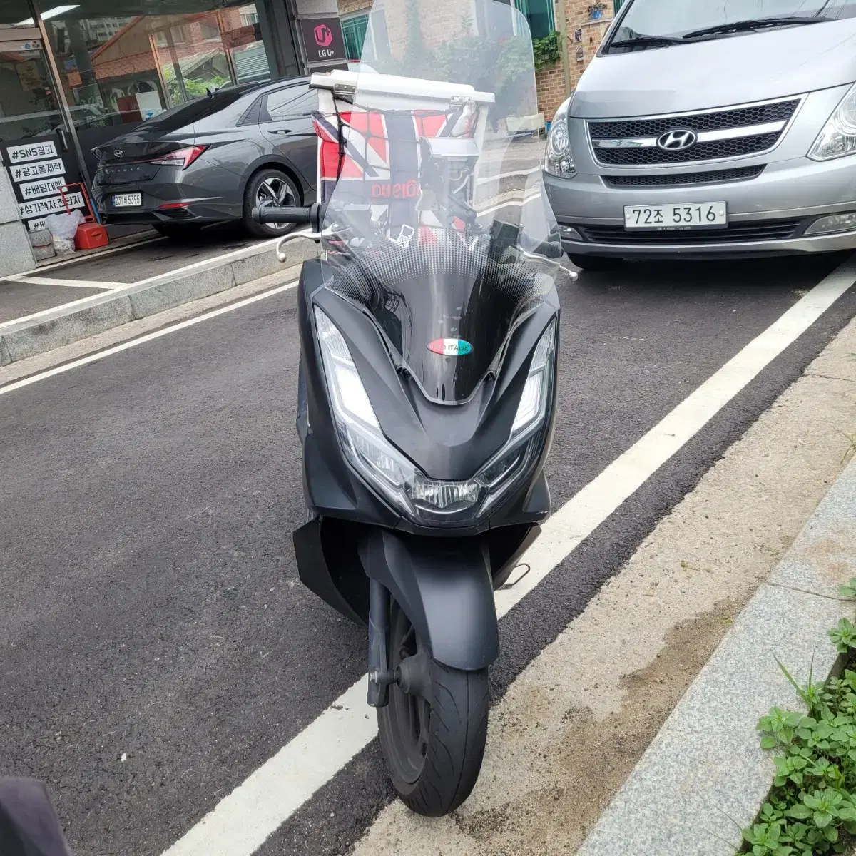 21년식 ABS PCX 검정색 팝니다.