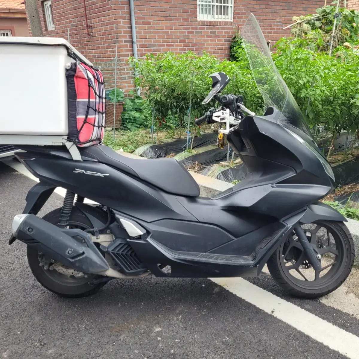 21년식 ABS PCX 검정색 팝니다.