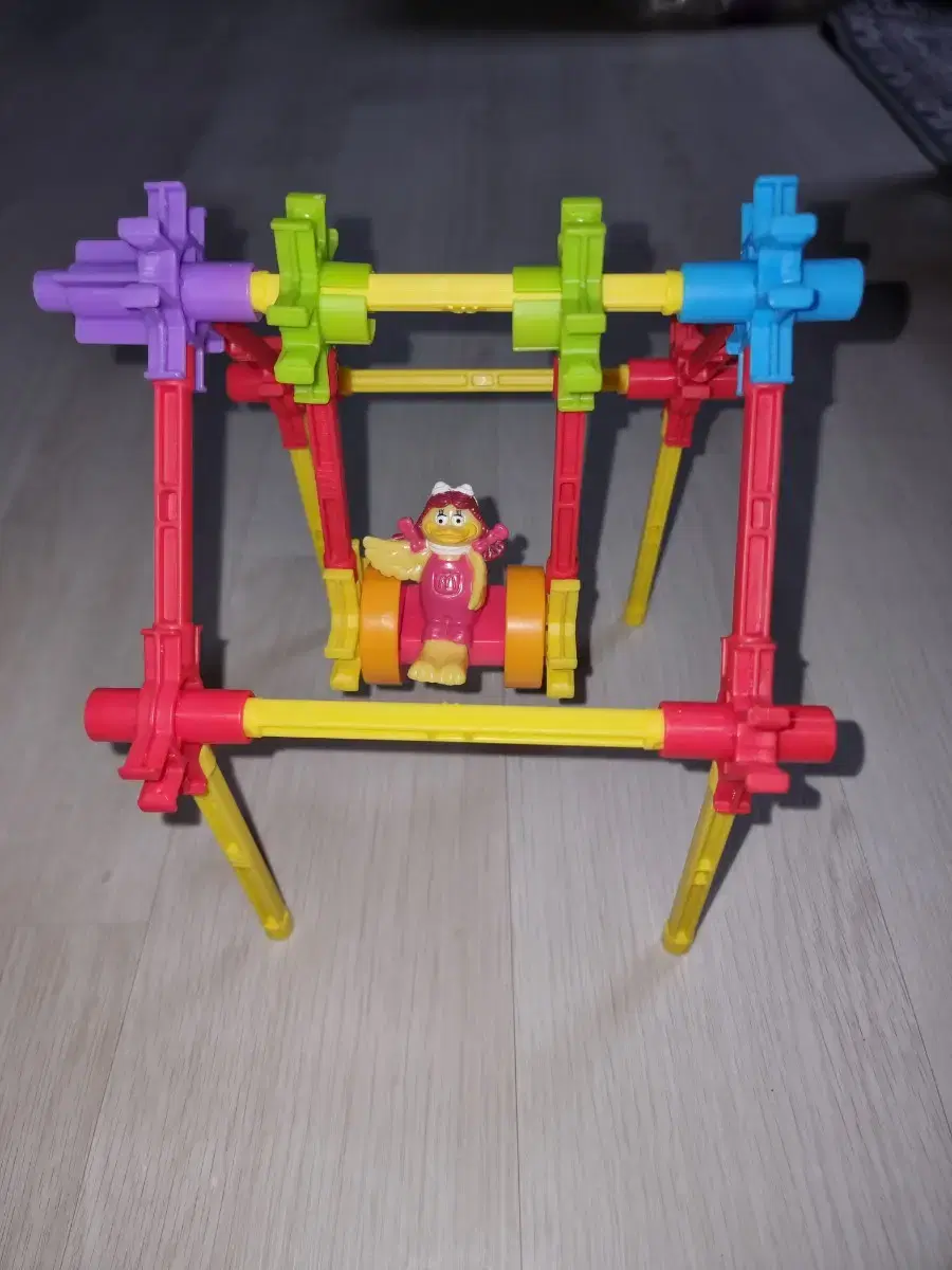 McToy Happy Meal Buddy Swing