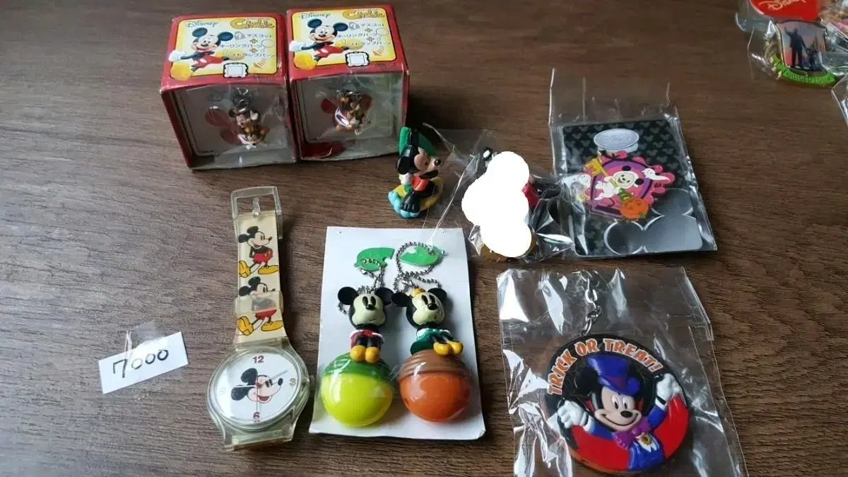 Disney Mickey Figures Gacha Figures Watch Badge 7.