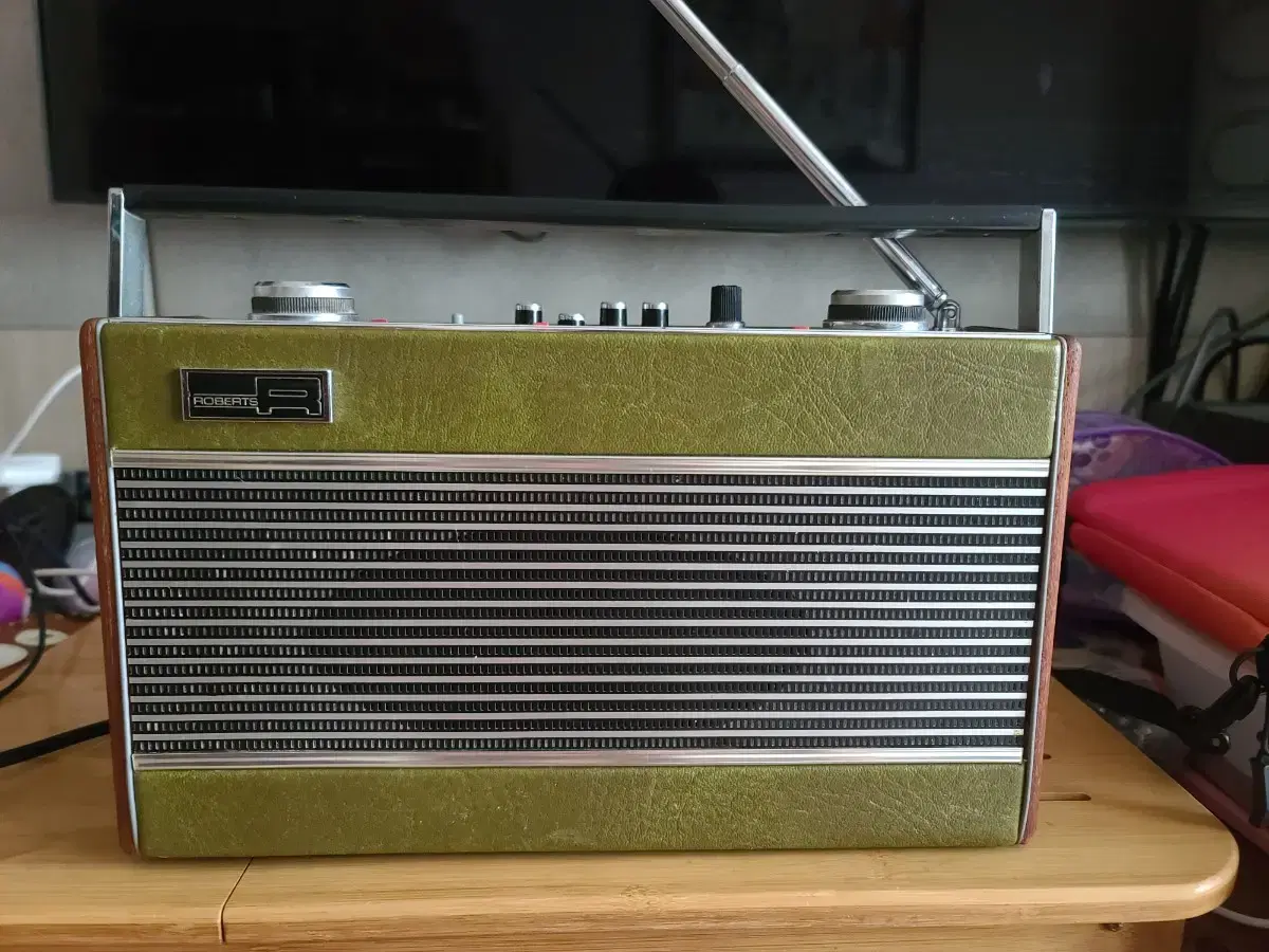 British Royal Vintage Roberts Radio