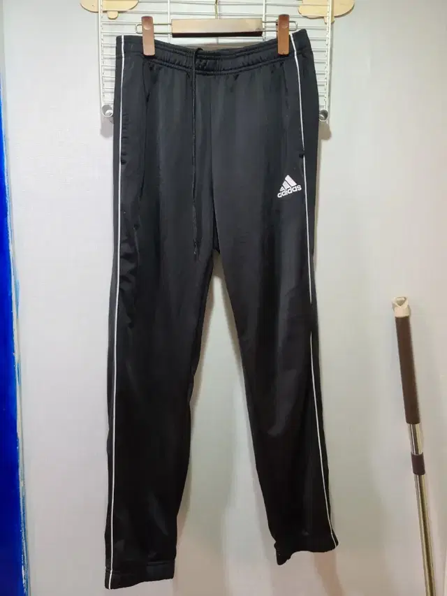 (105,XL) adidas 아디다스 바지 !! 디자인심플하고이뻐요@