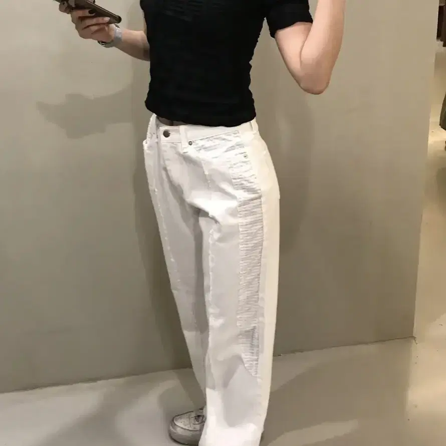 Thread white pants