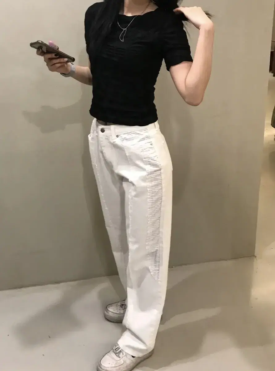 Thread white pants