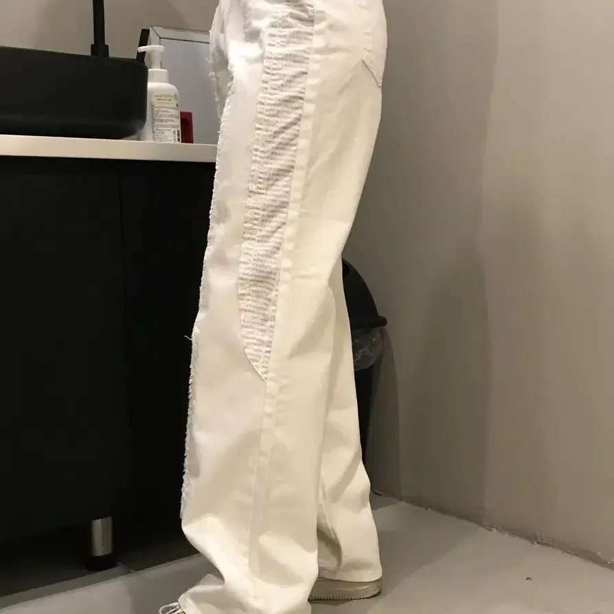 Thread white pants