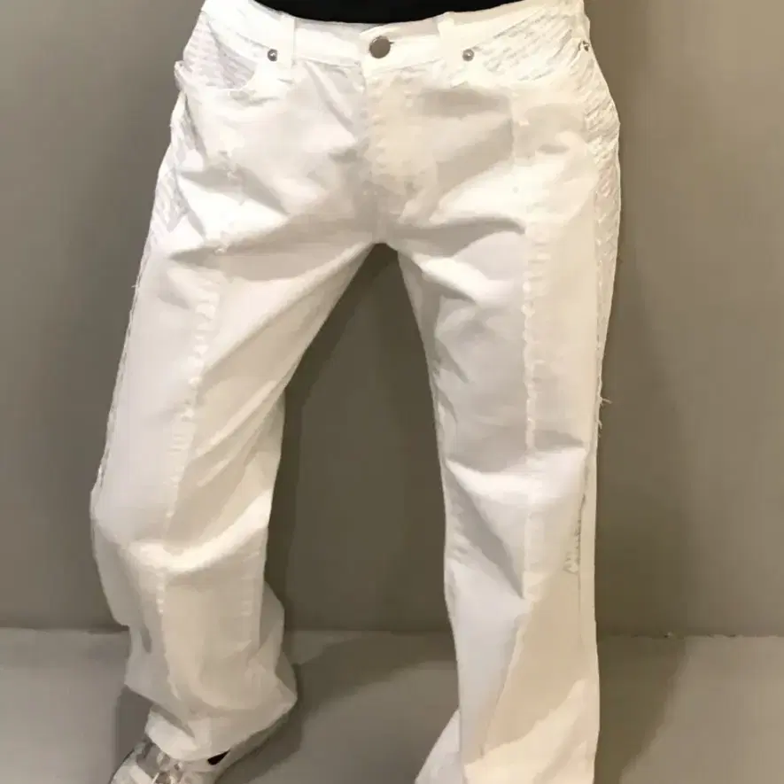 Thread white pants