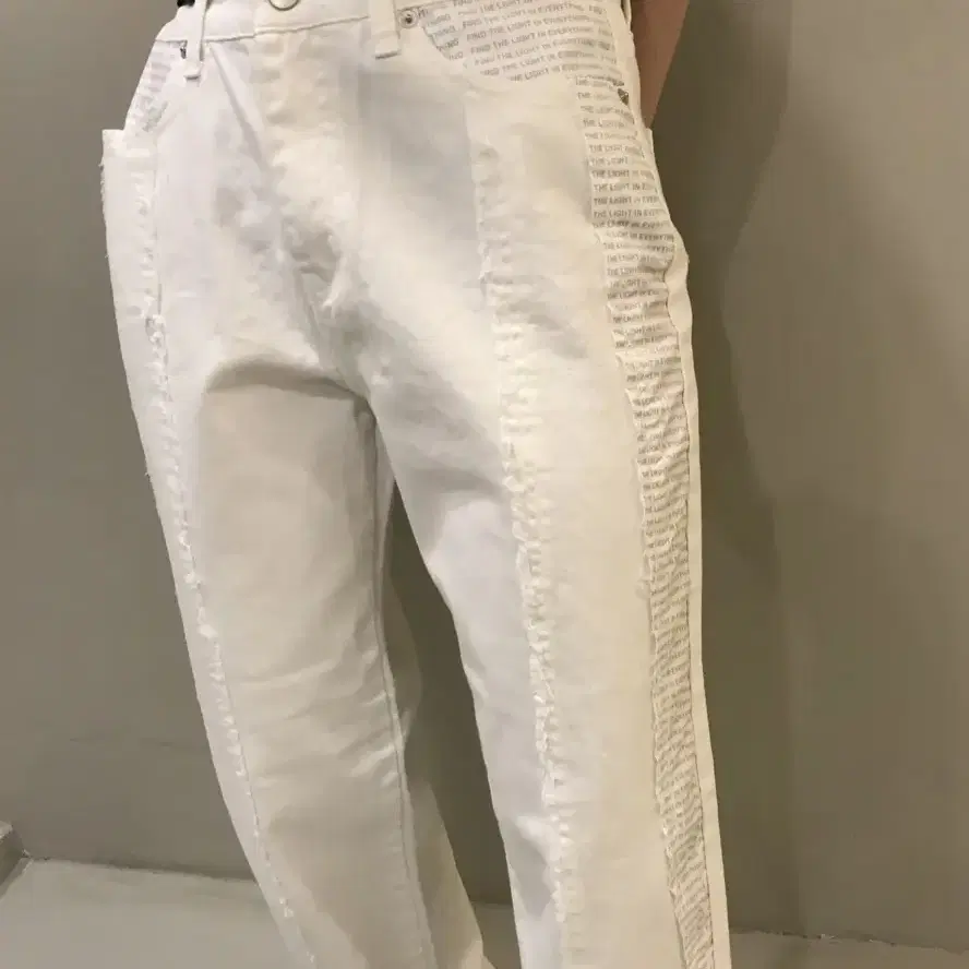 Thread white pants