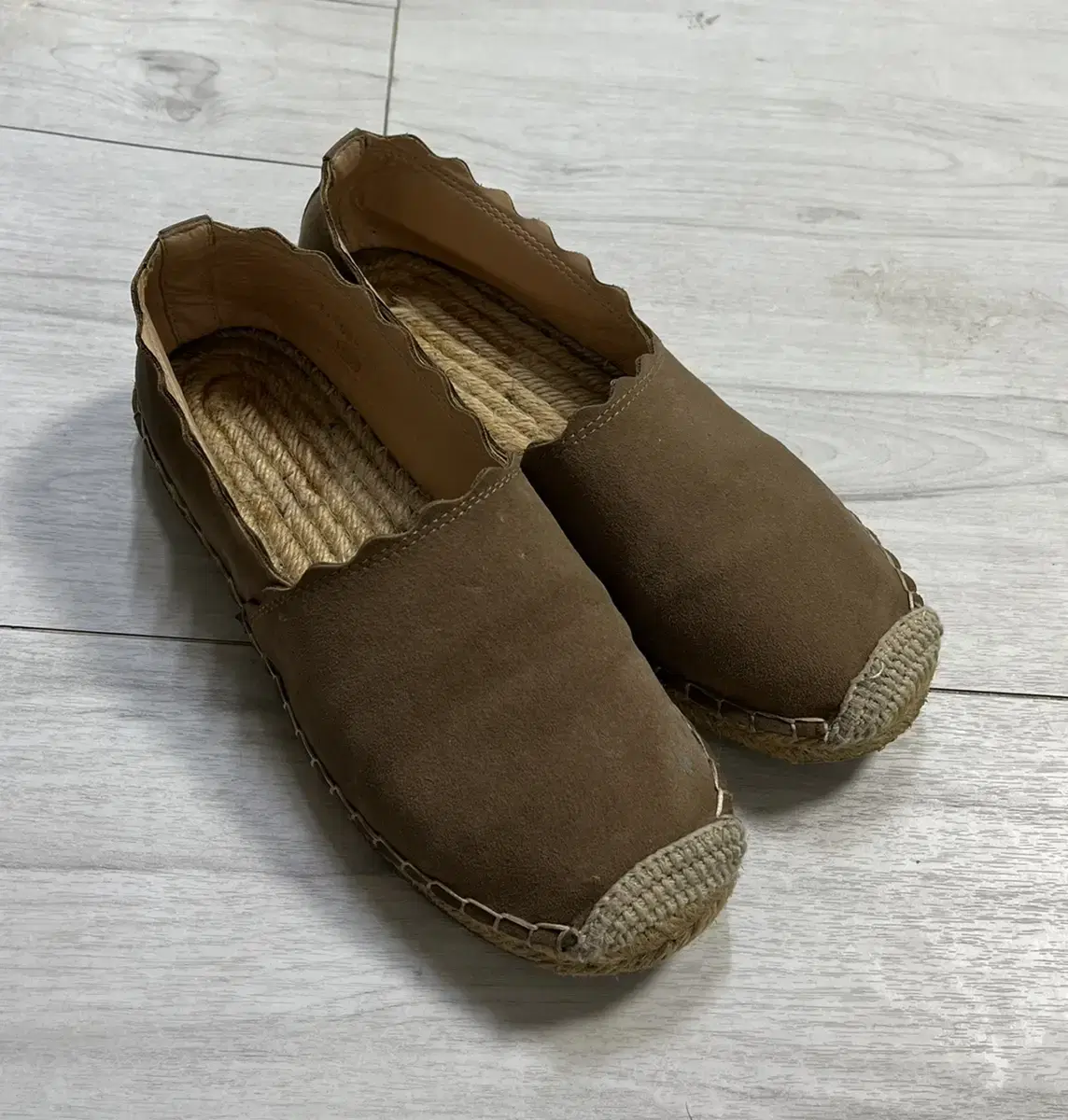 Wavy Stitched Flat Shoes(235)