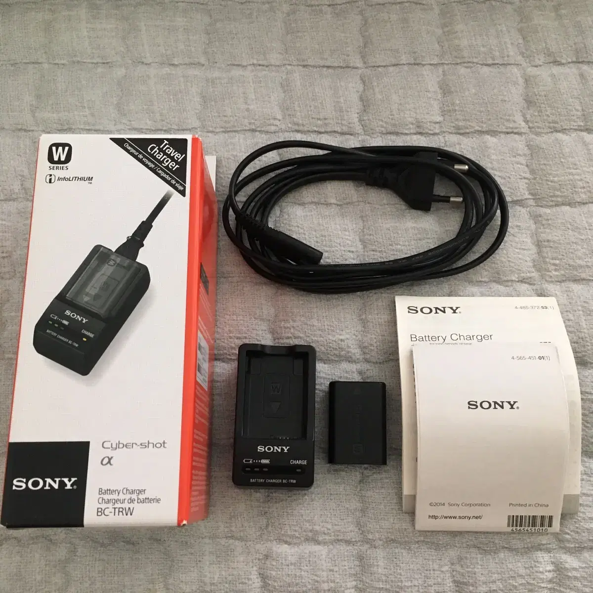 WELLSKY NP-FW50 用 BC-TRW BC-VW1 超軽量 USB 急速 互換充電器 バッテリーチャージャー 純正 互換バッテリー共に充電可能  ソニー NEX-C3 NEX-3 NEX-5 α55 α33 NEX-5N NEX-7 NEX-F3 NEX-5R NEX-6 α37  DSC-RX10M2 DSC-RX10 α7S II α7R α7 α5100 ついに再販開始