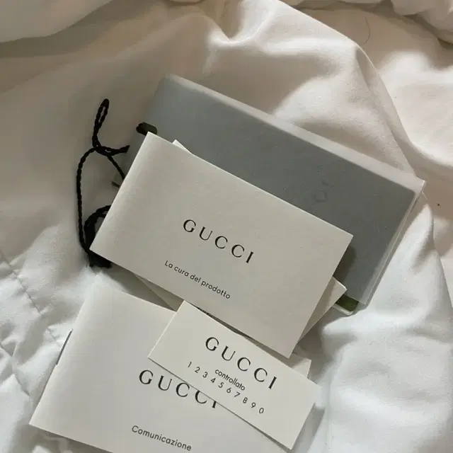 GUCCI 구찌 GG 엠보스 메신저백 판매합니다