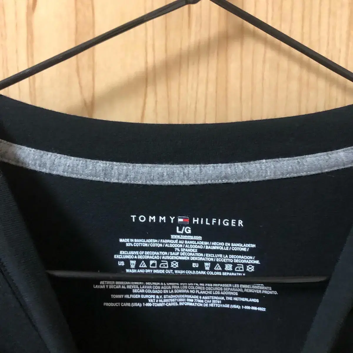 Vintage Tommy Hilfiger basic black t