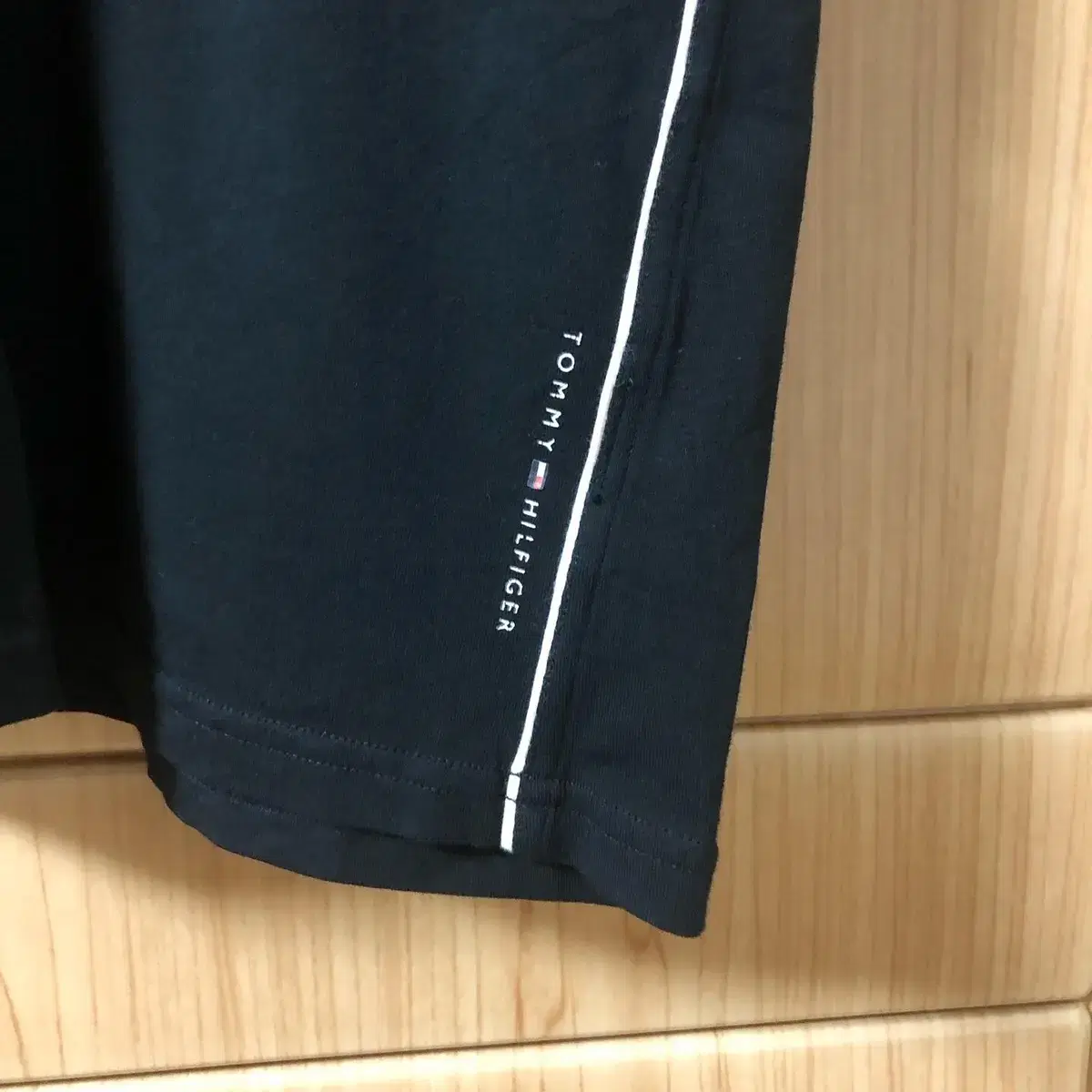 Vintage Tommy Hilfiger basic black t