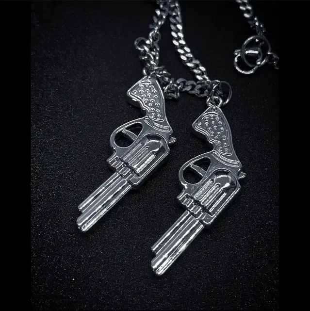 Anaconda 357 revolver necklace