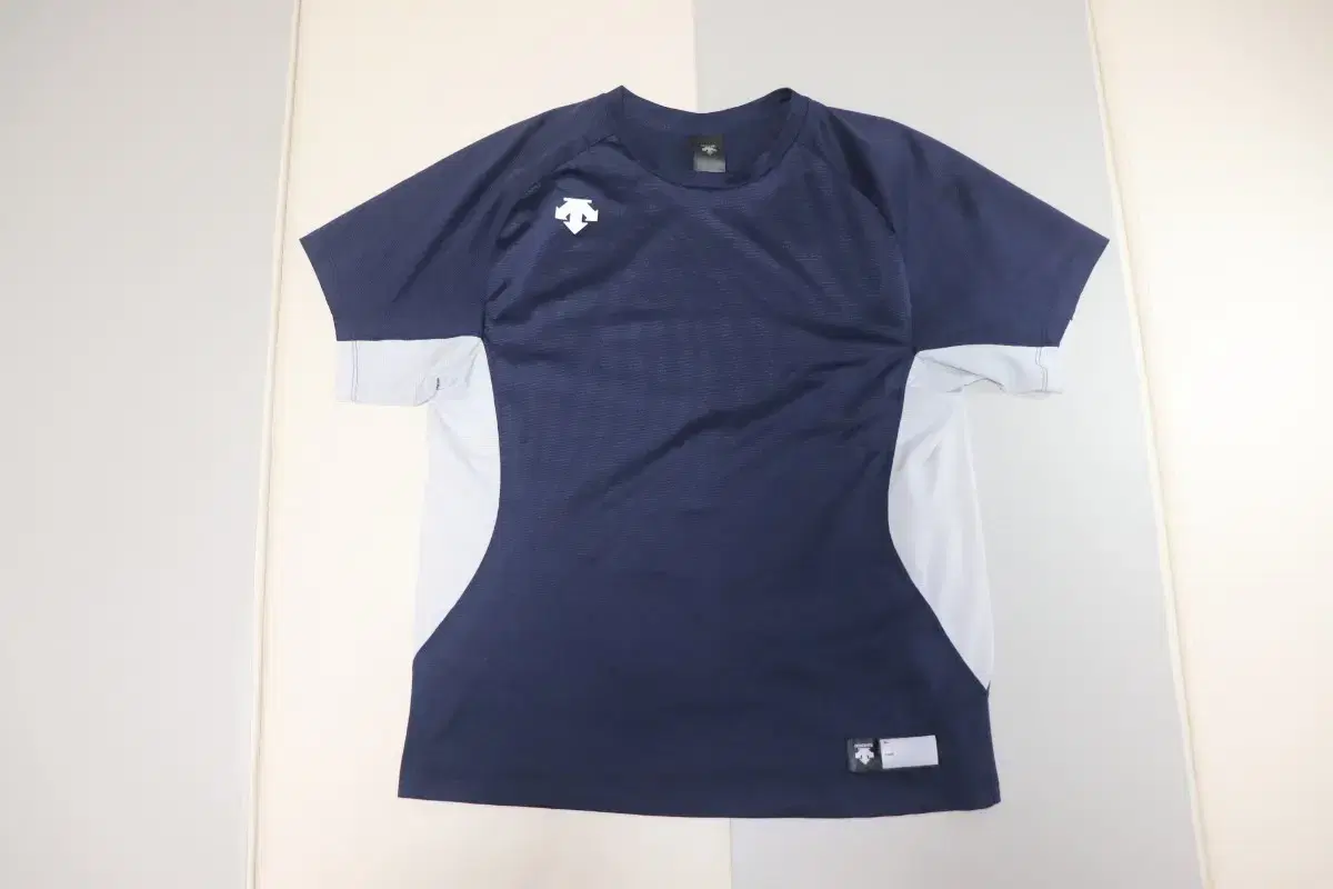 [L] Descent Round Short Sleeve Tee Navy249