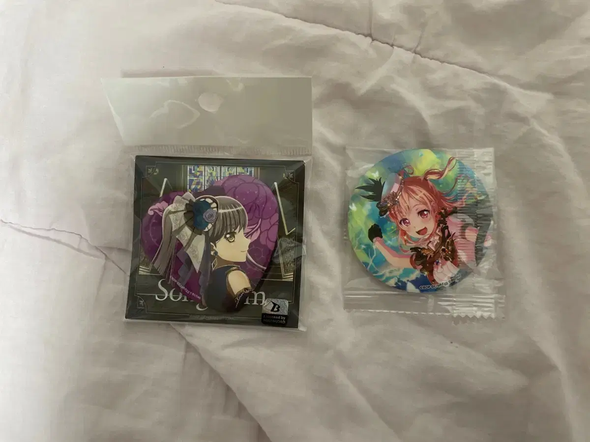 Bangdream Minato Yukina Heart Badge & Hiromachi Nayeon 4th Anniversary Can Badge