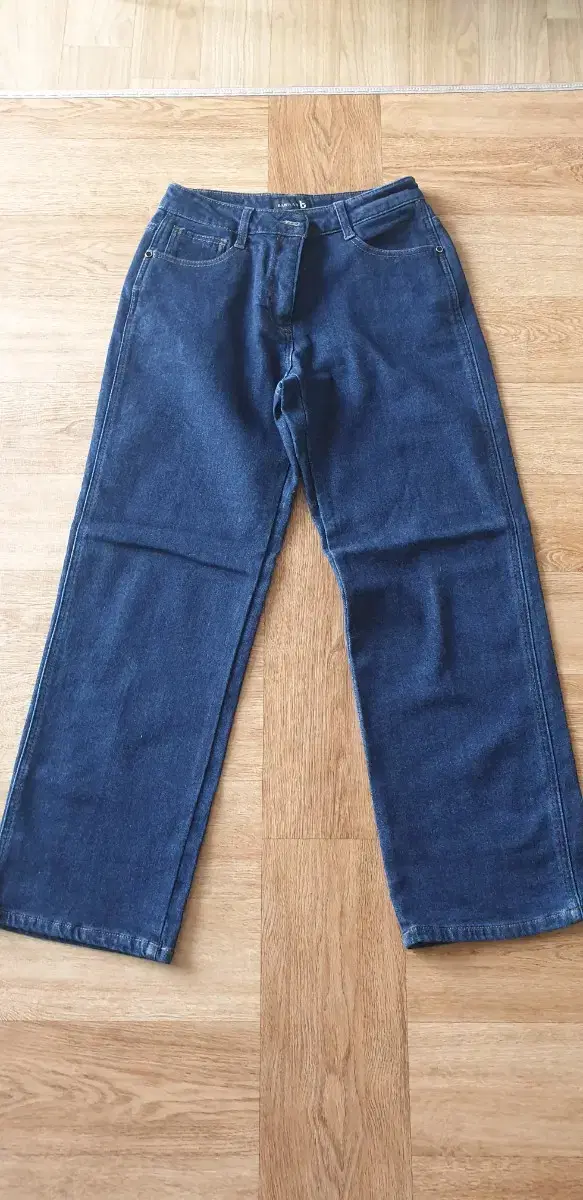 Wide-fit jeans