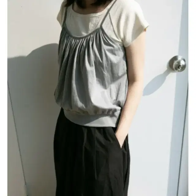 오무수히 silky shirring sleeveless