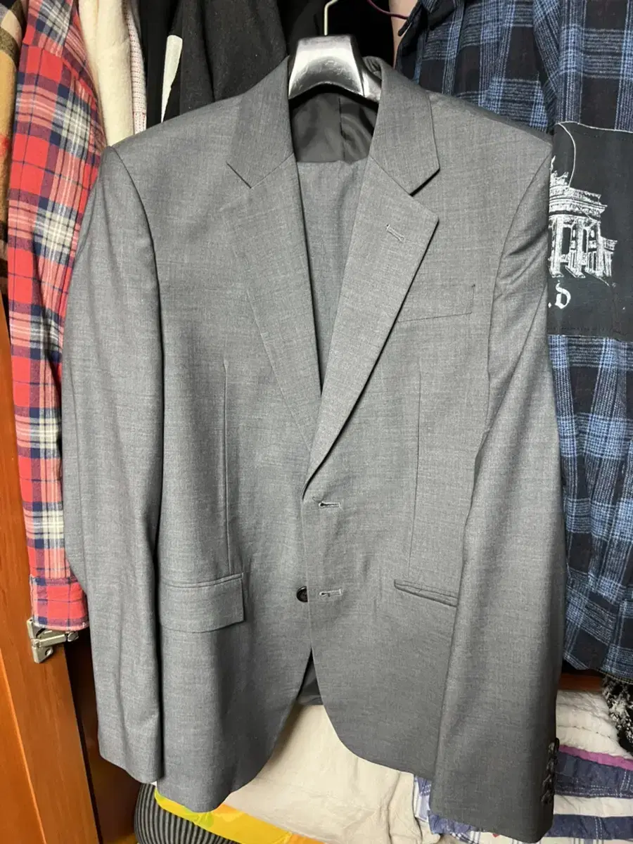 I'm selling a size 46 D'anthur suit set jacket pants.