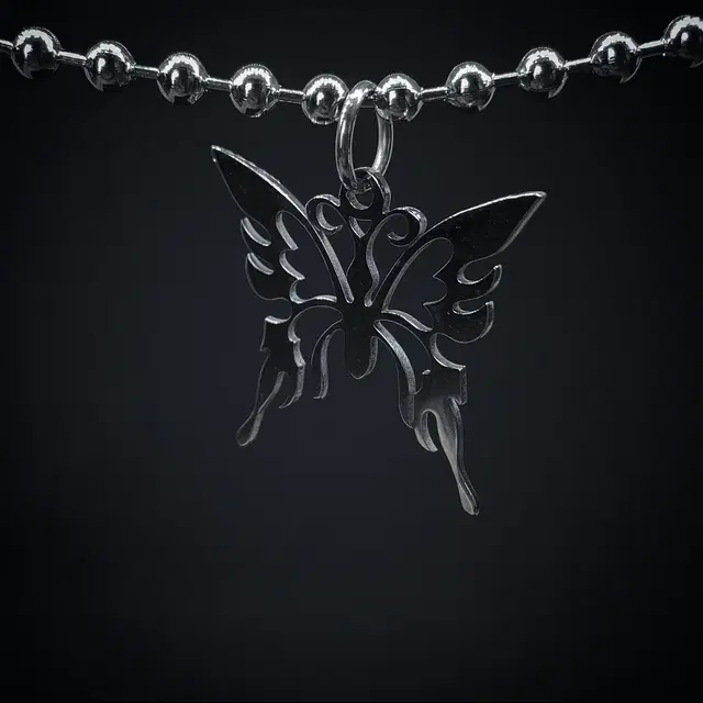 Metalbutterfly on the Ballchain necklace