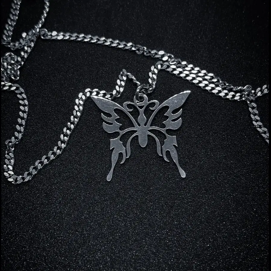 Metalbutterfly on the chain necklace