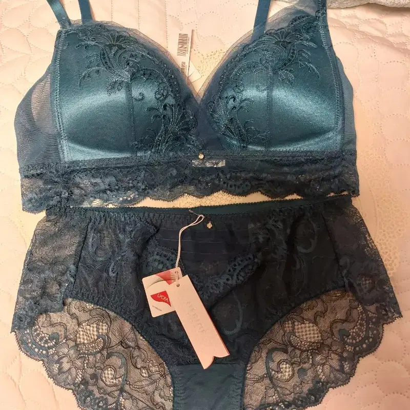 라이크라 브라 새상품 브라 80C 팬티는 판매완료 브라만 판매합니다~