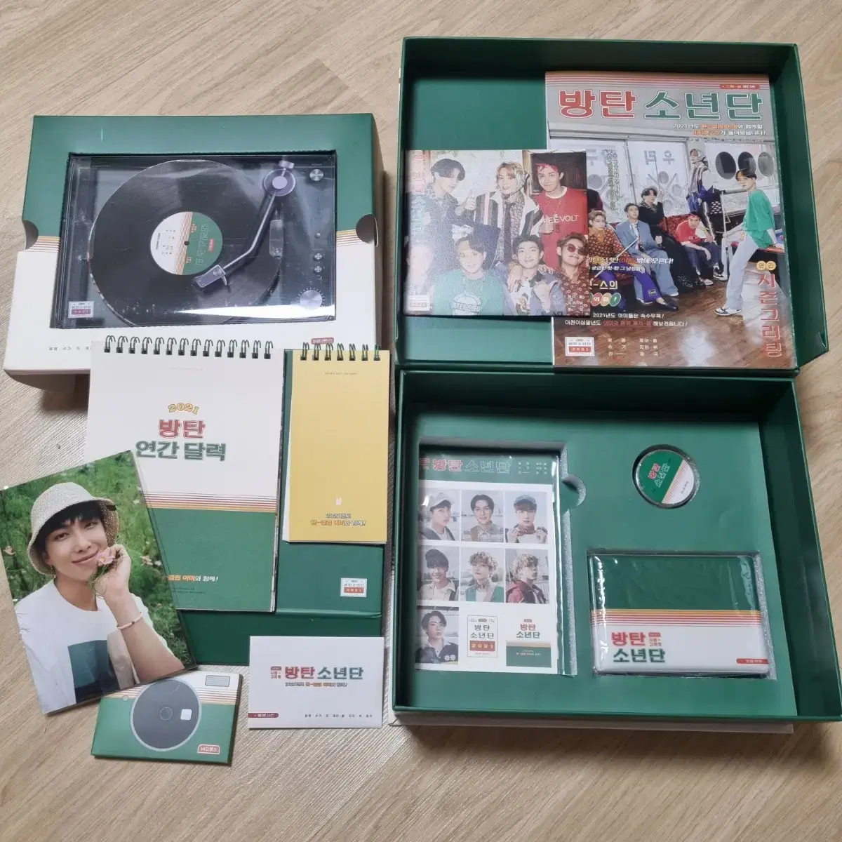 Bangtan BTS 2021 season's greetings All configurations except diary with random photocard