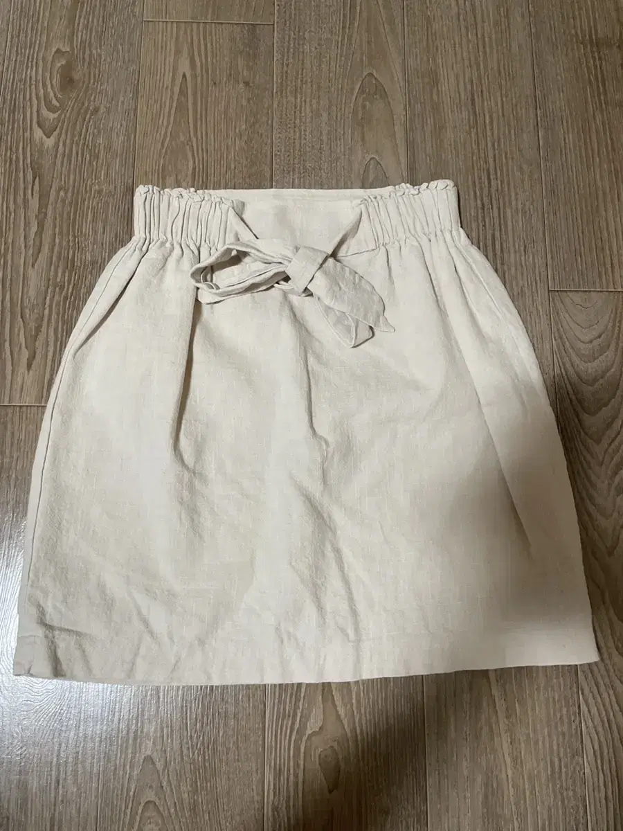 Ribbon tie ivory skirt