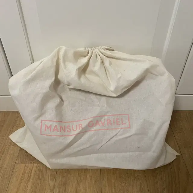 만수르가브리엘 mansur gavriel 가방