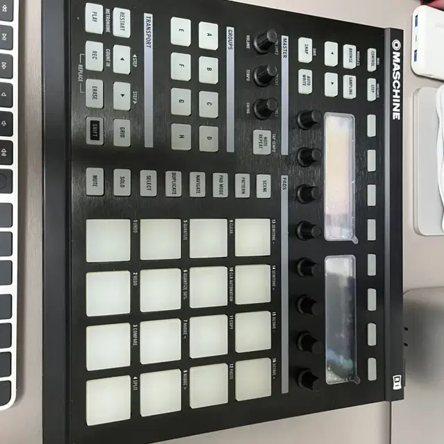 maschine mk.1 판매합니다.